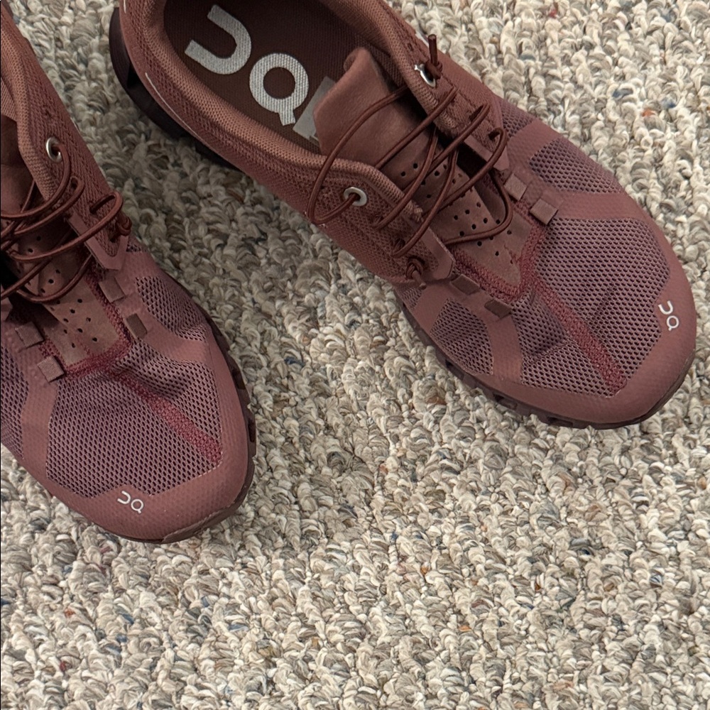 On Running cloud 5 sneaker monochrome mulberry women’s size 9.5 - Picture 5 of 8